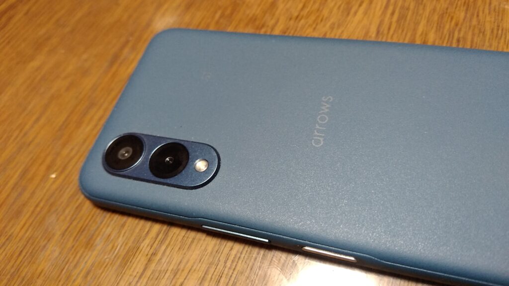 机に置いたarrows We2