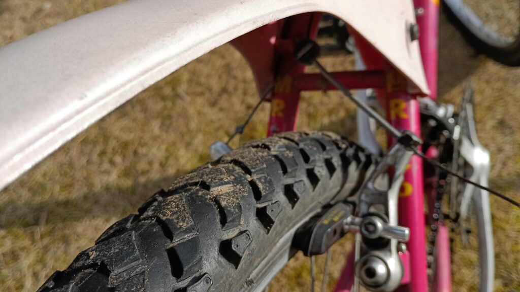 後輪付近とカンチブレーキ