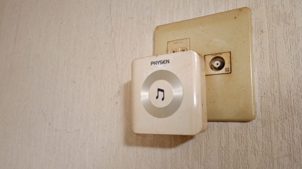 台所に取り付けた受信機