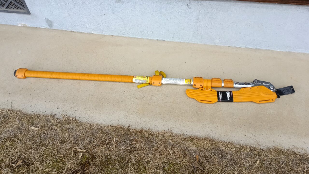 地べたに置いたシルキー製のロングボーイの全景