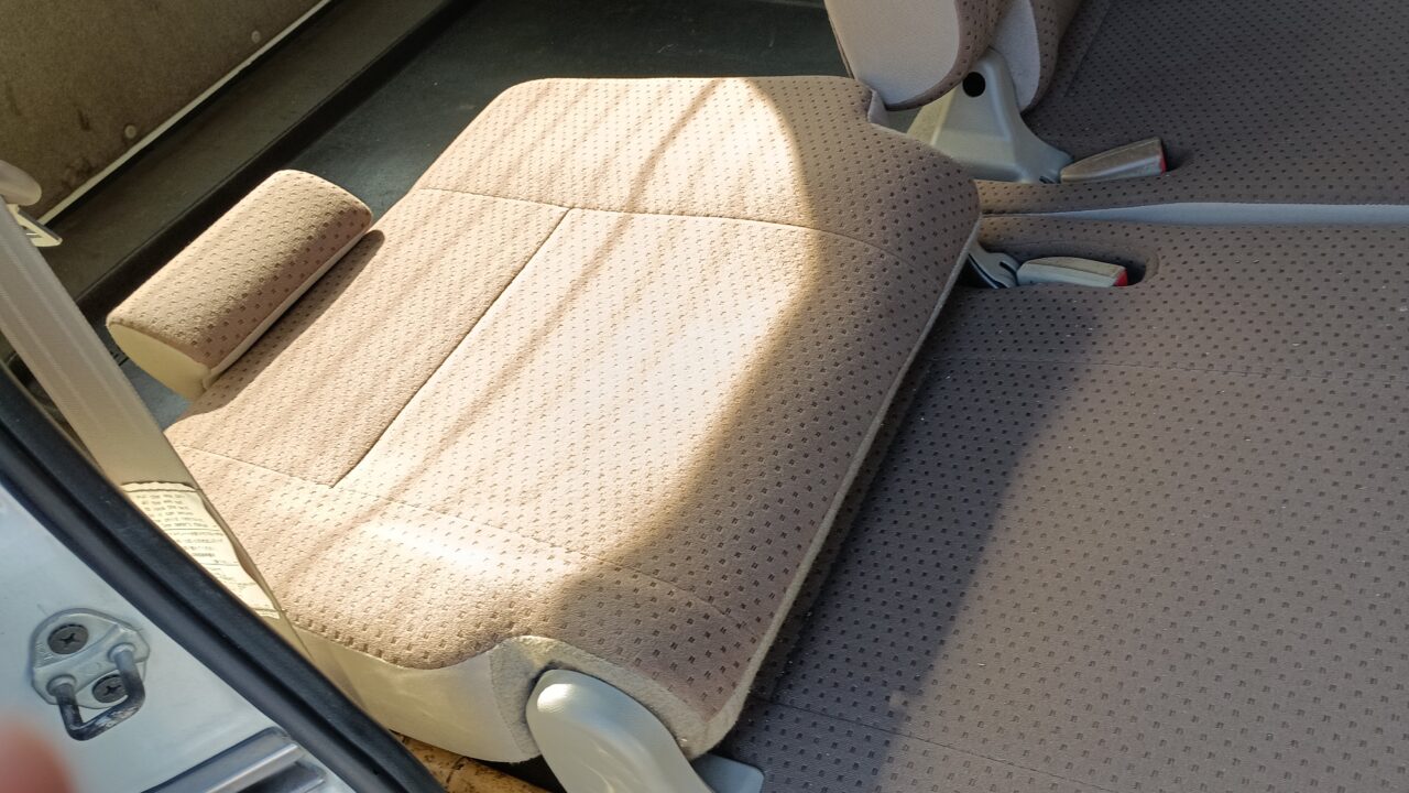 後部座席を後方に倒した際の写真