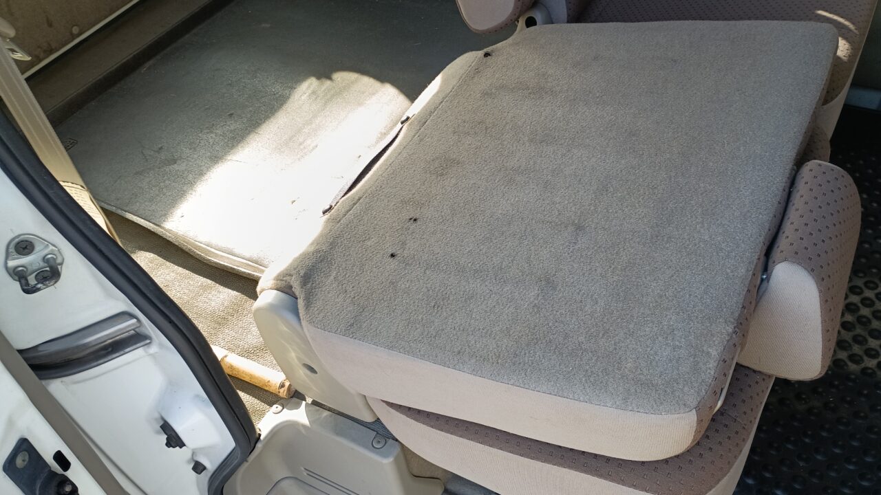 後部座席を前方に倒した際の写真