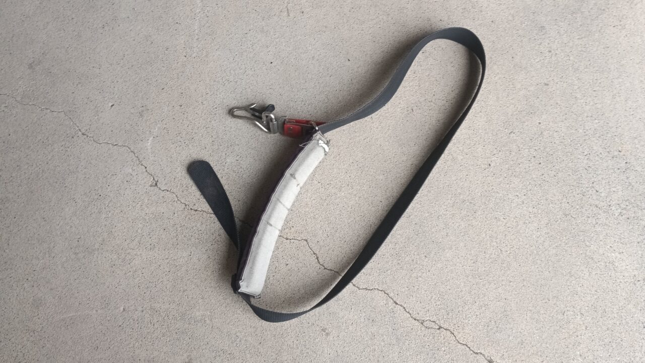 草刈機の肩掛けバンド