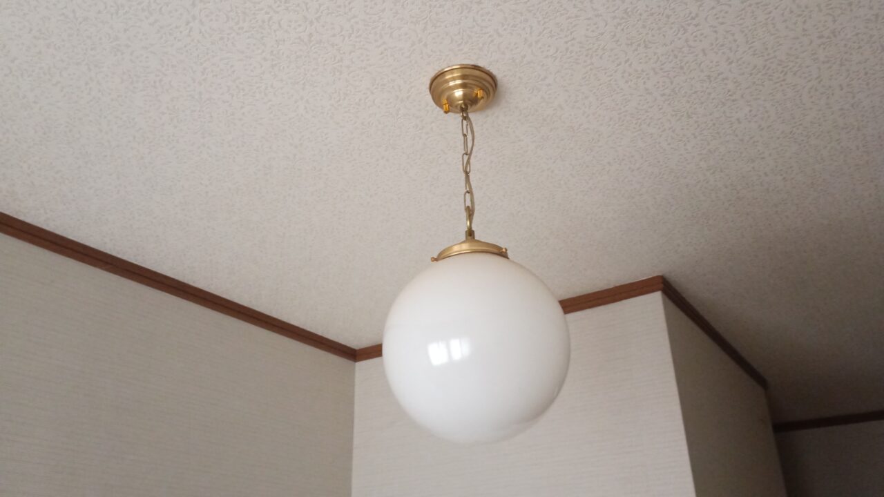 洋風タイプの丸いペンダントライト