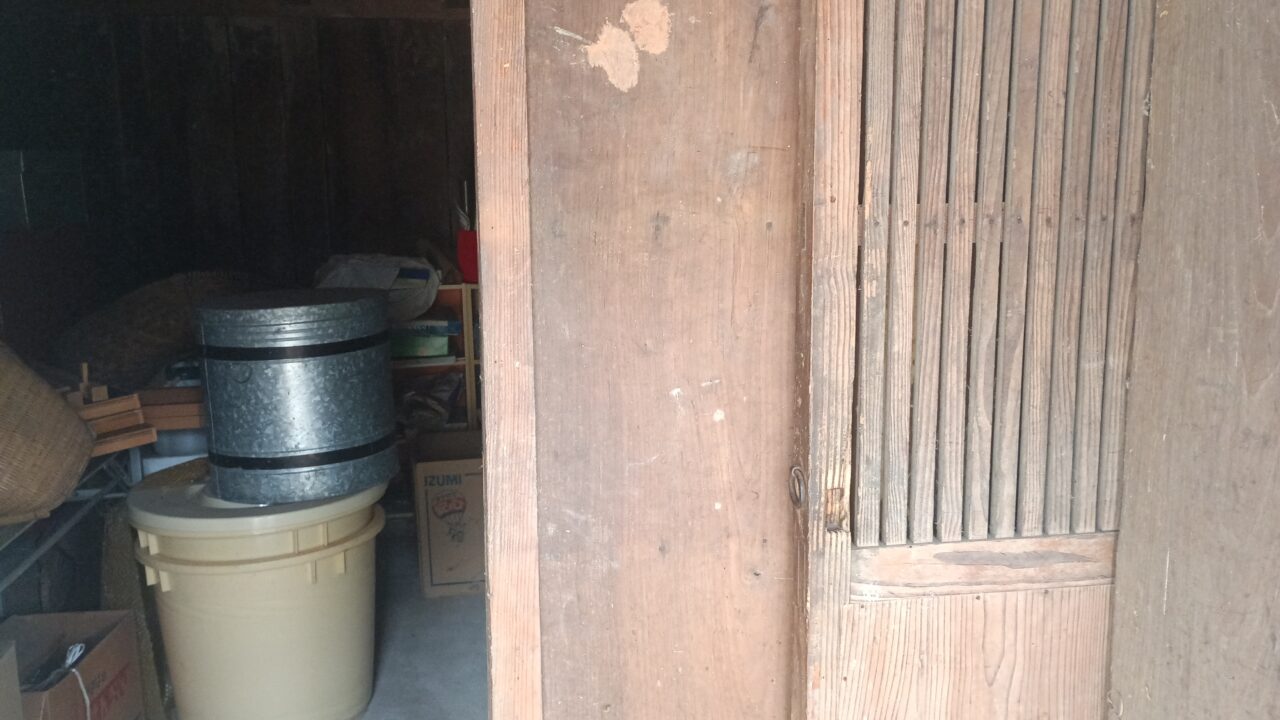 更に3枚目の扉を開けているところ