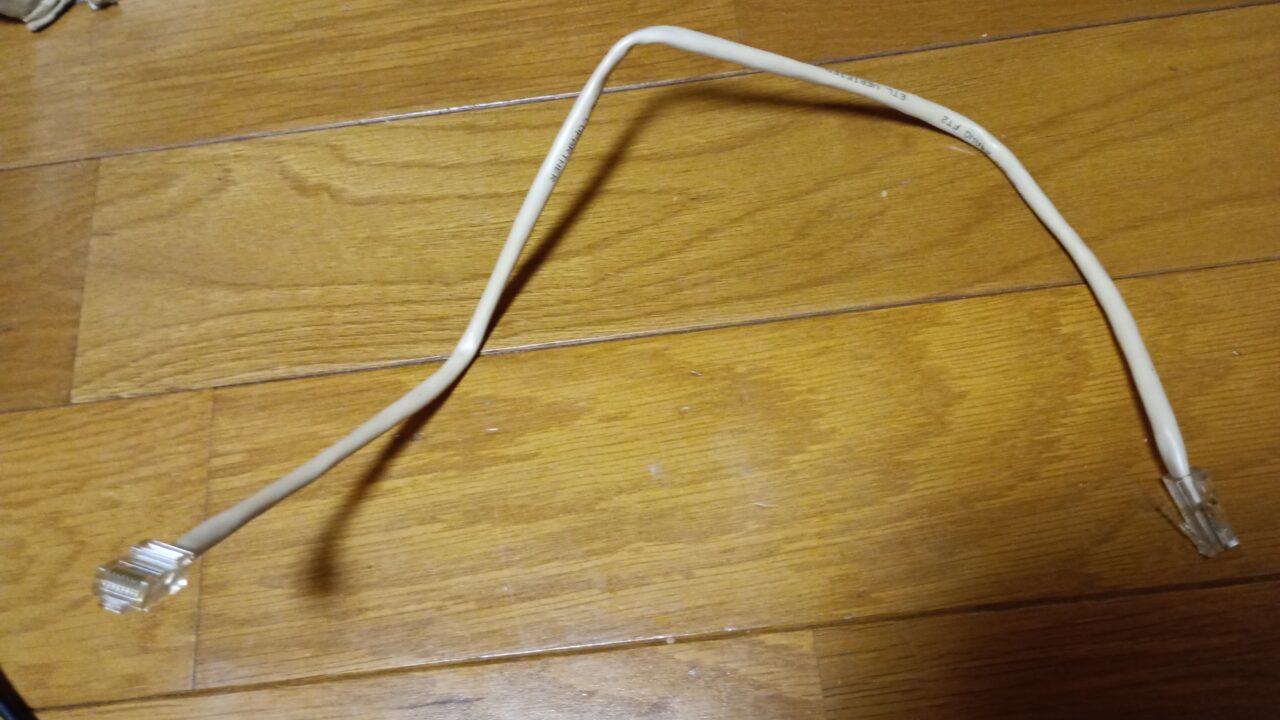 農作業などの休憩時に使う軒下のパイプ椅子