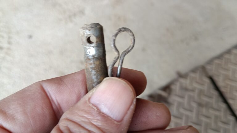 2つのピンを持っているところ