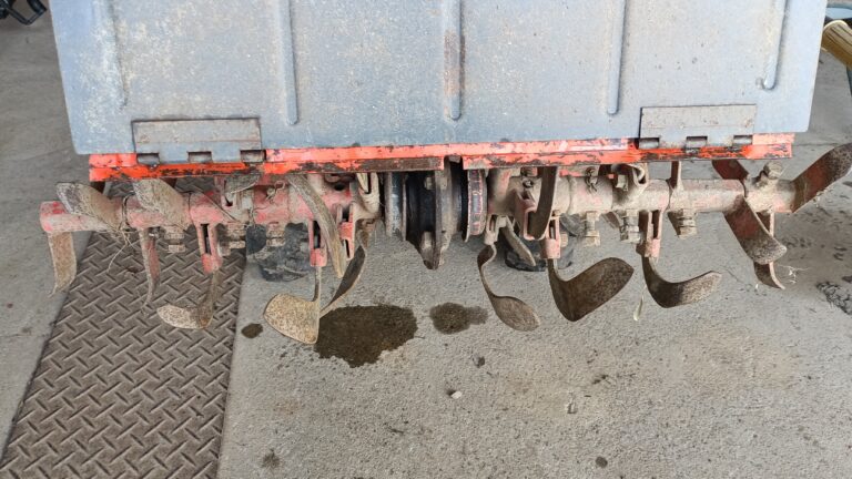 ロータリーシャフトに取り付けた爪軸