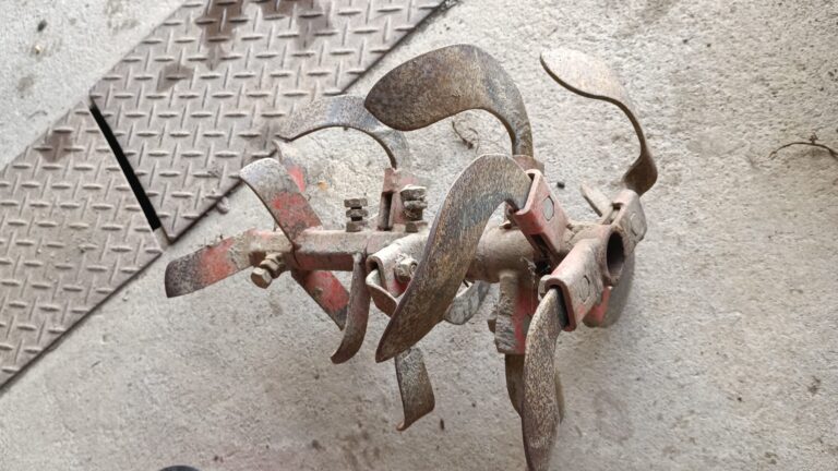 ナタ爪が付いた爪軸