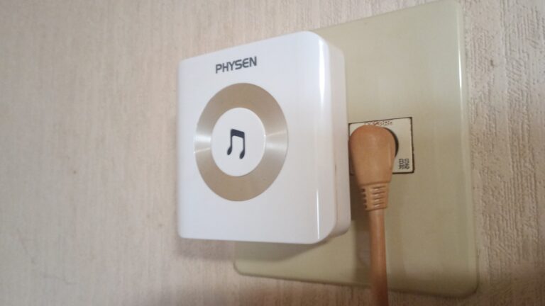 台所に取り付けた受信機