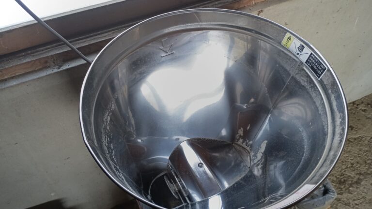 綺麗に拭かれたホッパー部