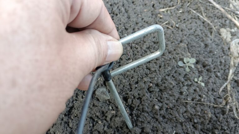 地面に挿したアース棒