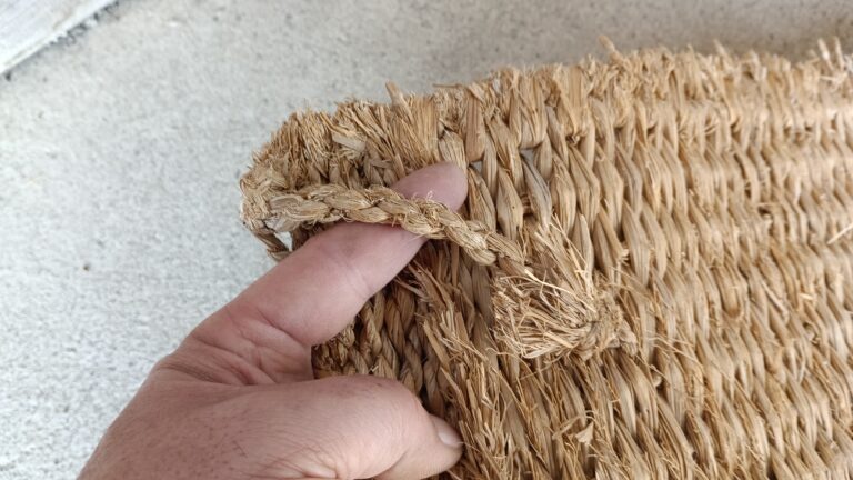 筵の裏側に付けられた紐