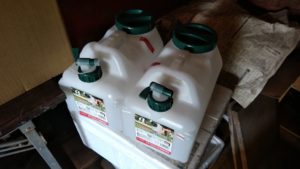 緊急用にと飲料水を入れる為にホームセンターで購入したポリタンクの画像です。