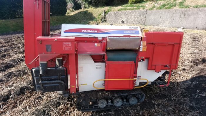 ヤンマー製のビーンスレッシャーの全景