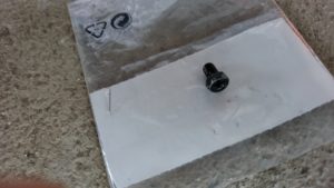 買い置きしてあるグリス注入口のボルト
