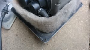 浄化槽ブロアの消音マット等をセットしたところ