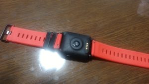 Yamay1.54インチHD画面スマートブレスレットの裏面(バンド赤)