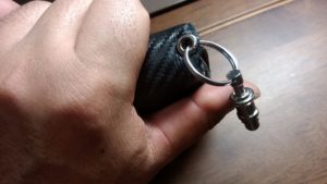 ハトメを取付けた後の財布