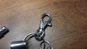 コンビネーションチェーンの端に取付けられているスナップフック