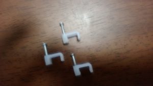 購入したフラットケーブルに付属されていたケーブルクリップ（複数個）