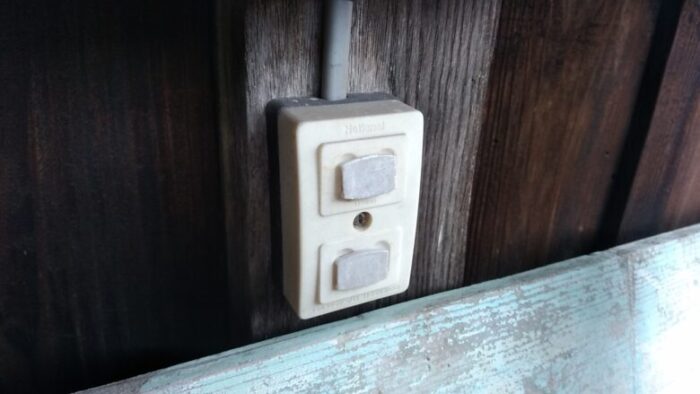 井戸のポンプ用として使っていたコンセント(コンセントキャップ済み)