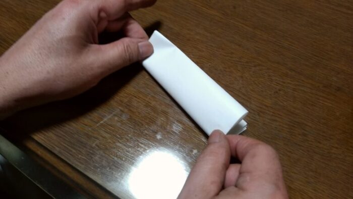 4つ折りにしているところ