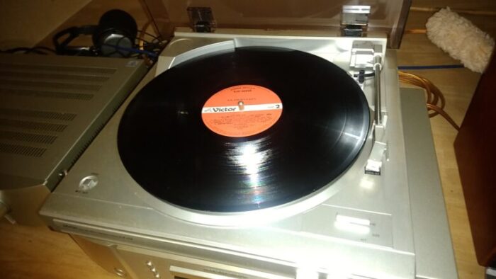 我が家のレコードプレーヤー(デノン製:DP-29F)
