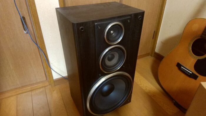 僕の部屋にあるソニー製のスリーウェイスピーカー