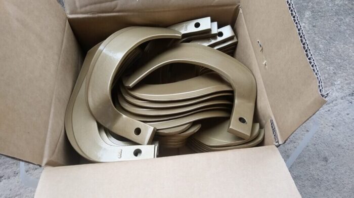 梱包を解いたばかりのスーパーゴールド爪