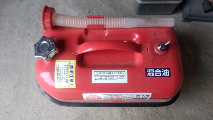 yazawa製の10リットル用のガソリン携帯缶