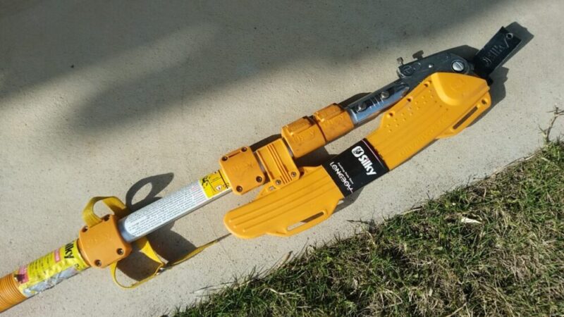 伸縮式高枝鋸のロングボーイの先端部(カバー付き)